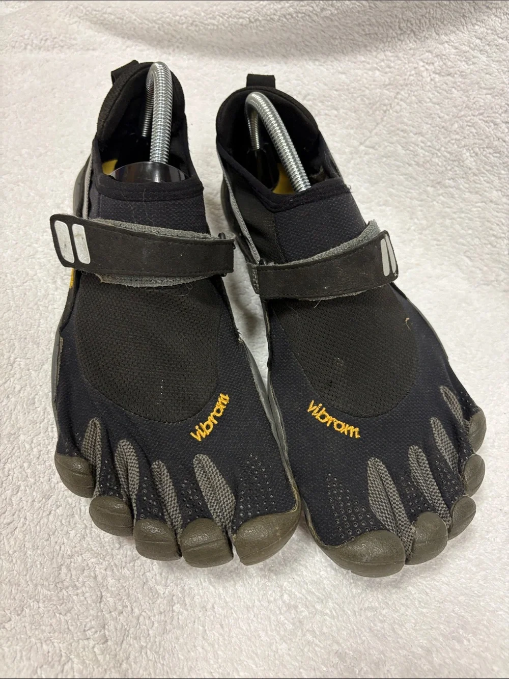 Vibram FiveFingers Black with Gray and Yellow Accents Mens eur 46 USA 11.5